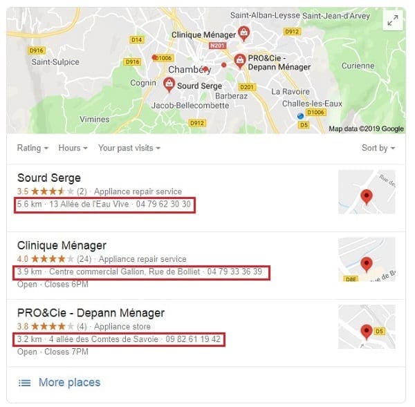 Résultats de recherche Google avec trois fiches locales dans la zone de résultats de recherche Google My Business.