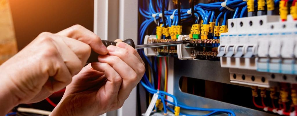 Comment obtenir plus de travail en électricité : 6 façons de trouver du travail en électricité